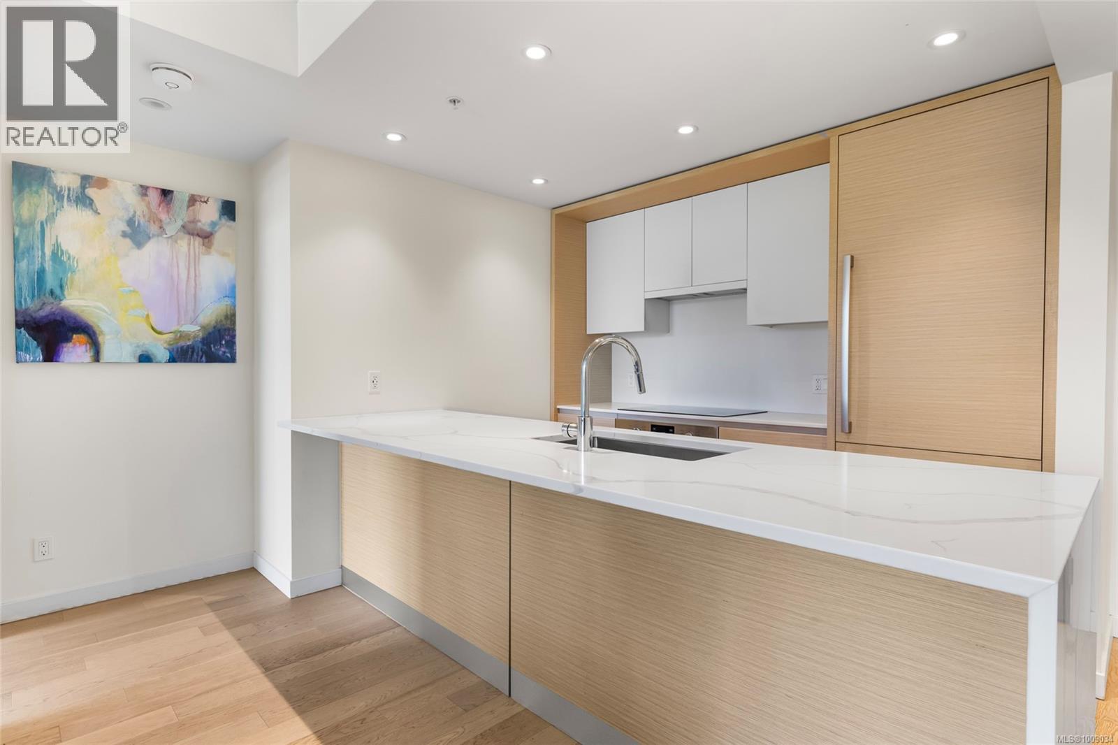 304 550 Michigan Street, Victoria