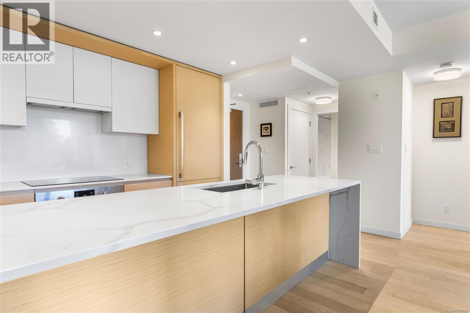 304 550 Michigan Street, Victoria