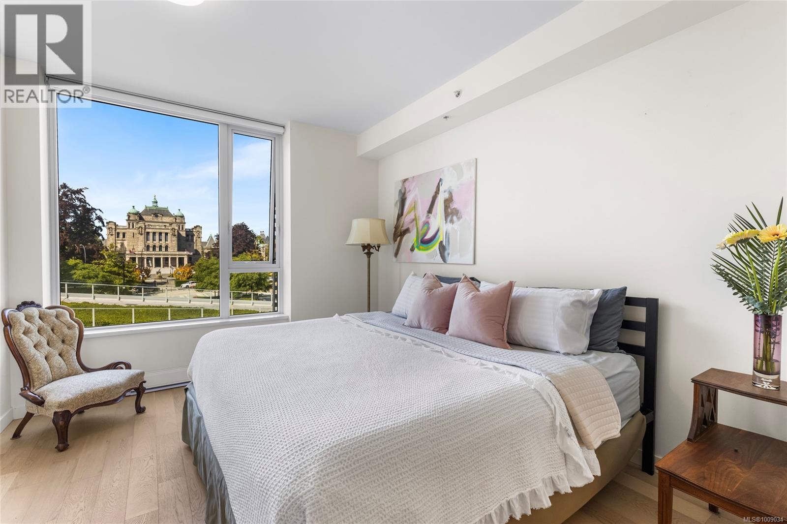304 550 Michigan Street, Victoria