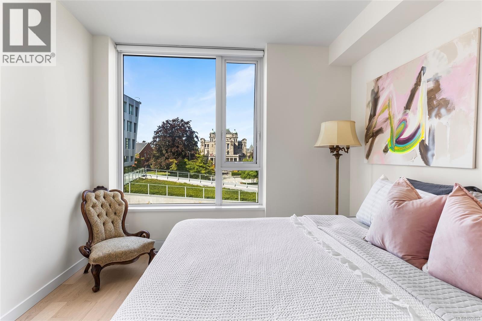 304 550 Michigan Street, Victoria