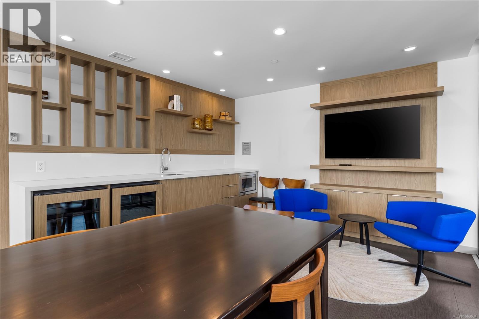 304 550 Michigan Street, Victoria