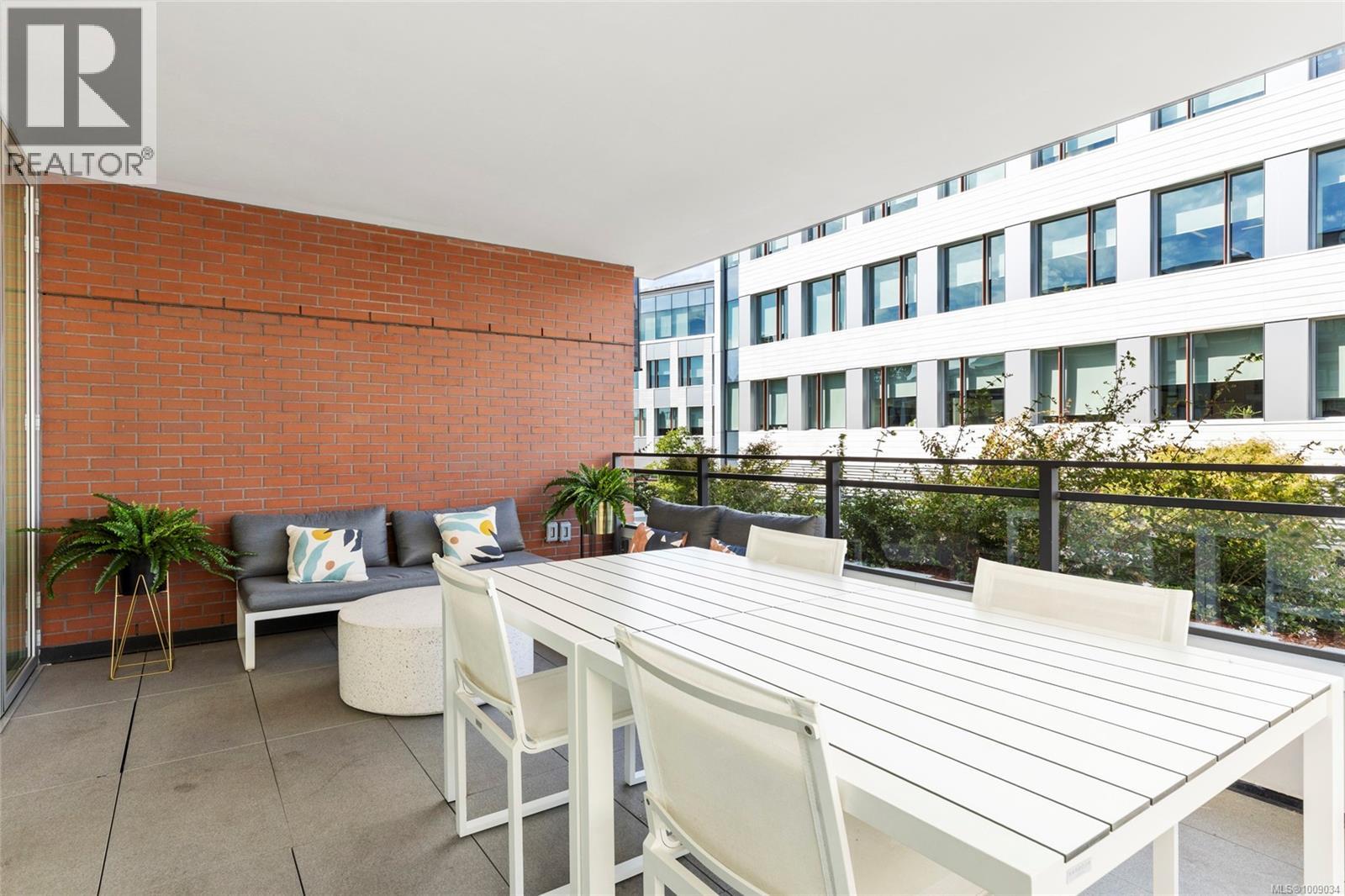 304 550 Michigan Street, Victoria