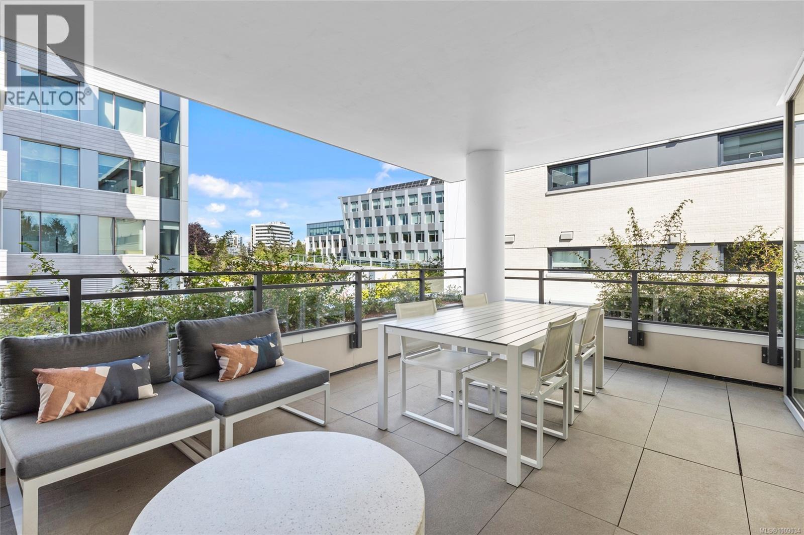 304 550 Michigan Street, Victoria