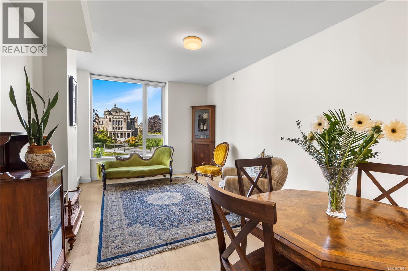 304 550 Michigan Street, Victoria