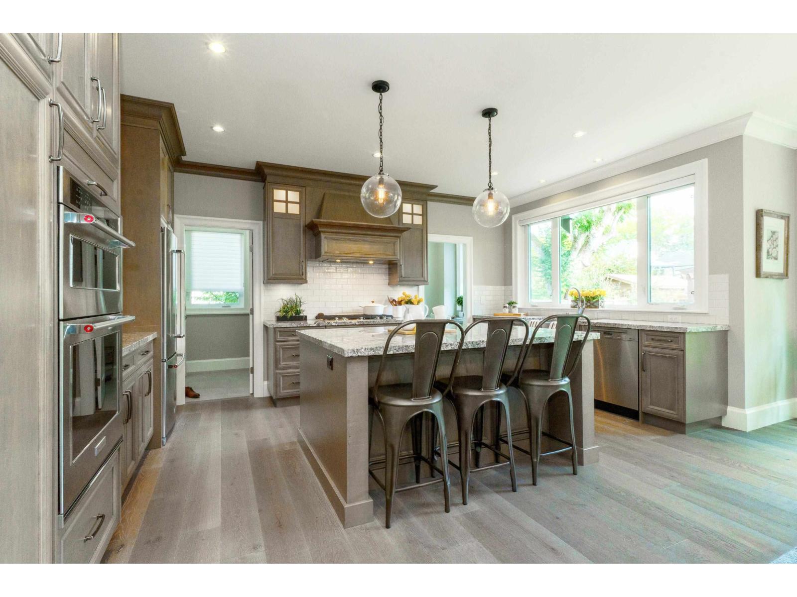 Photo 8 of 8954 Mackie Street, Langley BC