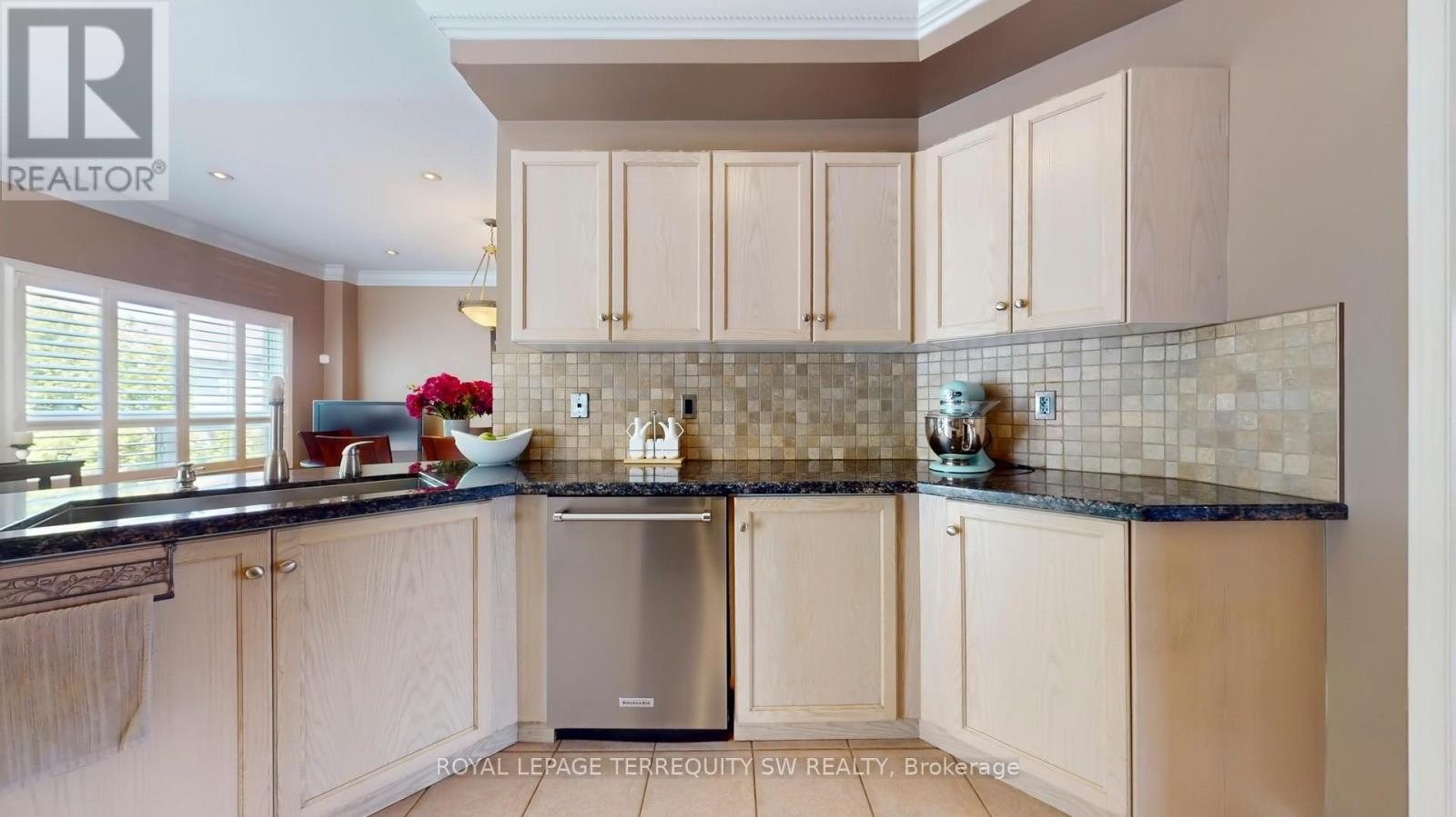Photo 10 of 3981 Tacc Drive, Mississauga ON