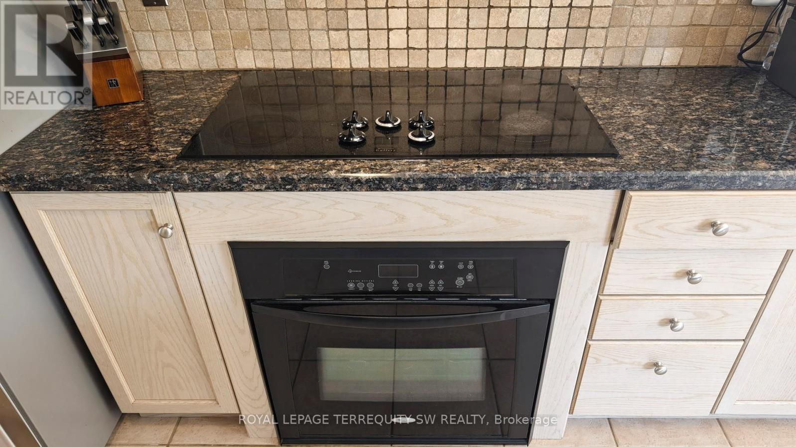 Photo 13 of 3981 Tacc Drive, Mississauga ON