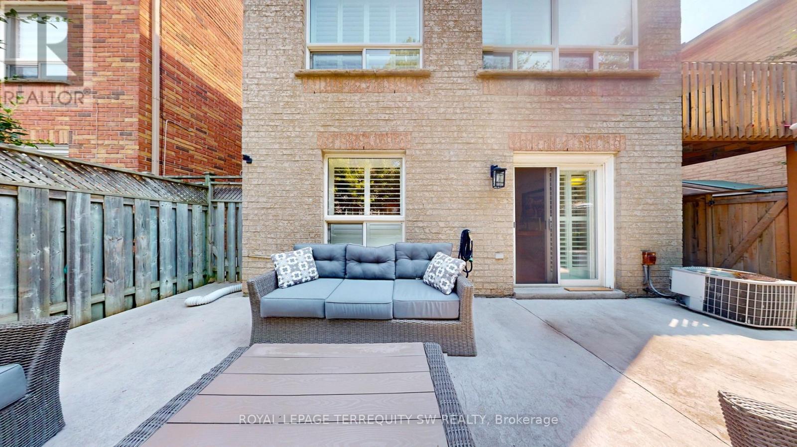 Photo 32 of 3981 Tacc Drive, Mississauga ON