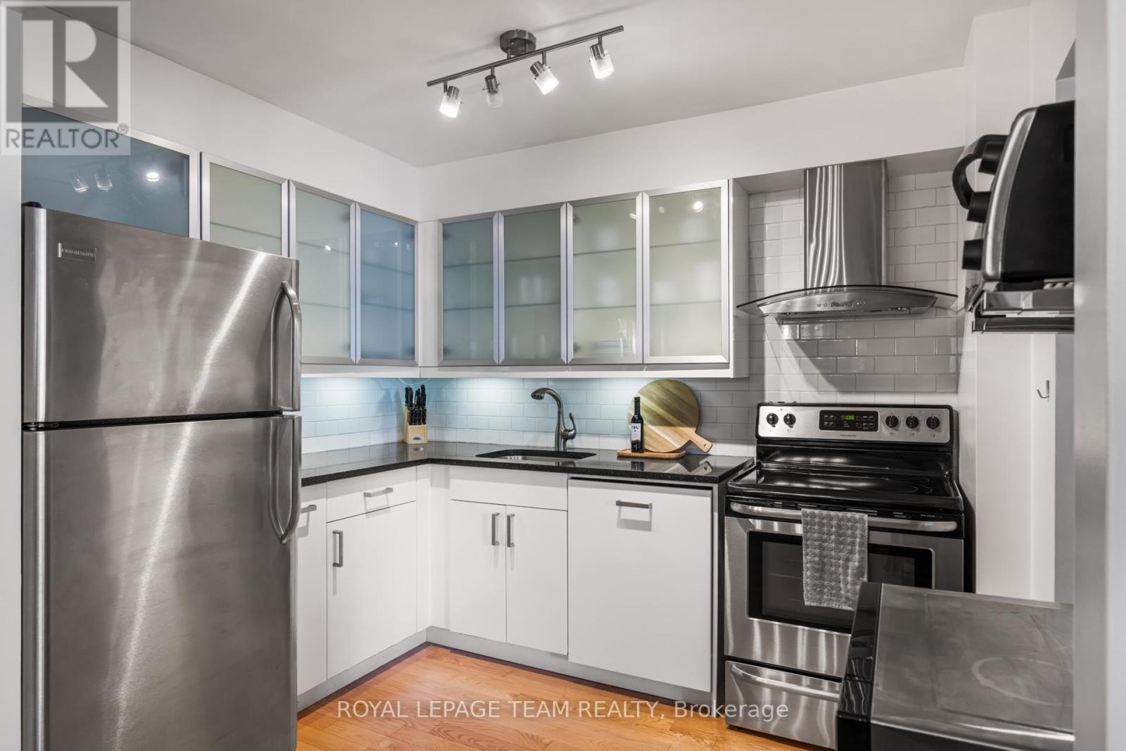 Photo 10 of 202 309 Cumberland Street, Ottawa ON