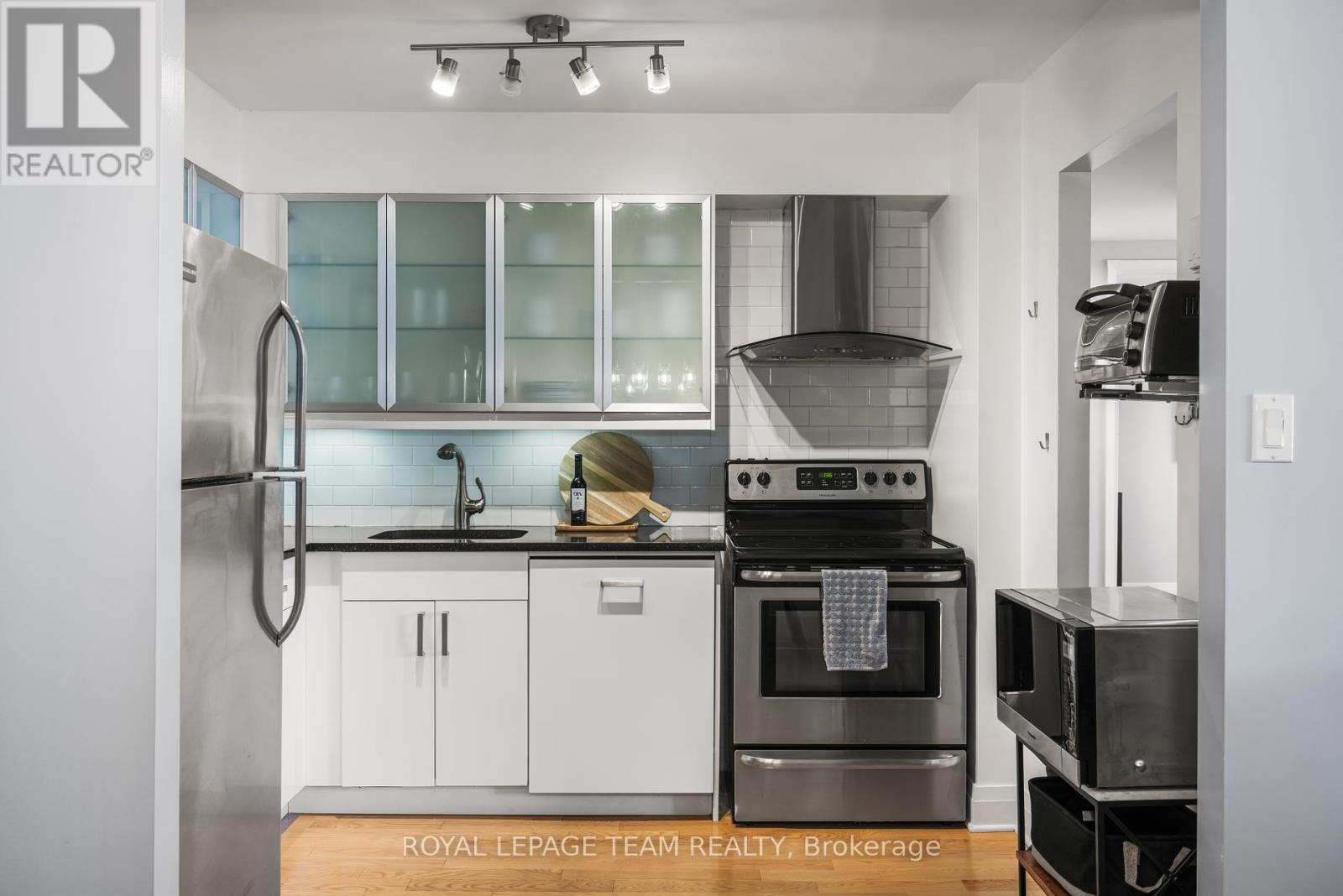 Photo 11 of 202 309 Cumberland Street, Ottawa ON
