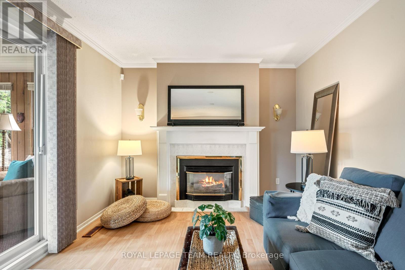 Photo 13 of 2128 Hubbard Crescent, Ottawa ON