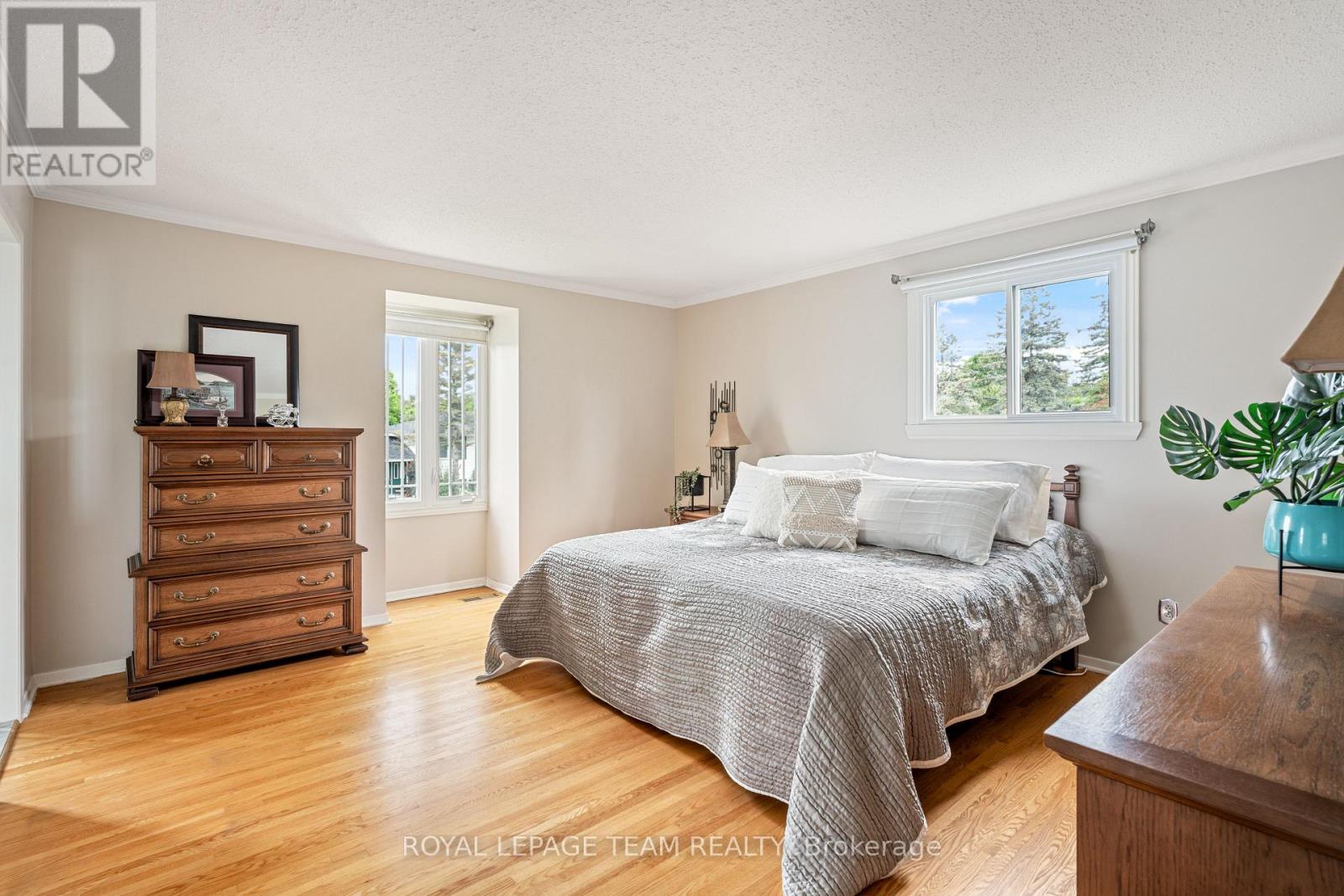 Photo 19 of 2128 Hubbard Crescent, Ottawa ON