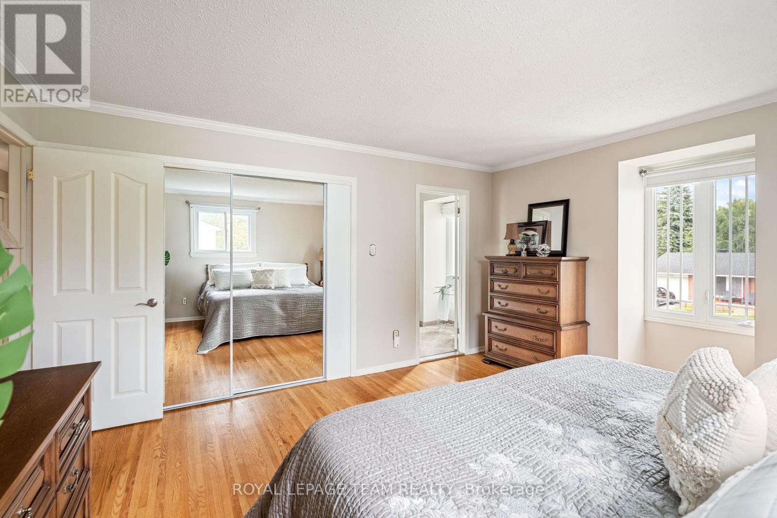 Photo 21 of 2128 Hubbard Crescent, Ottawa ON