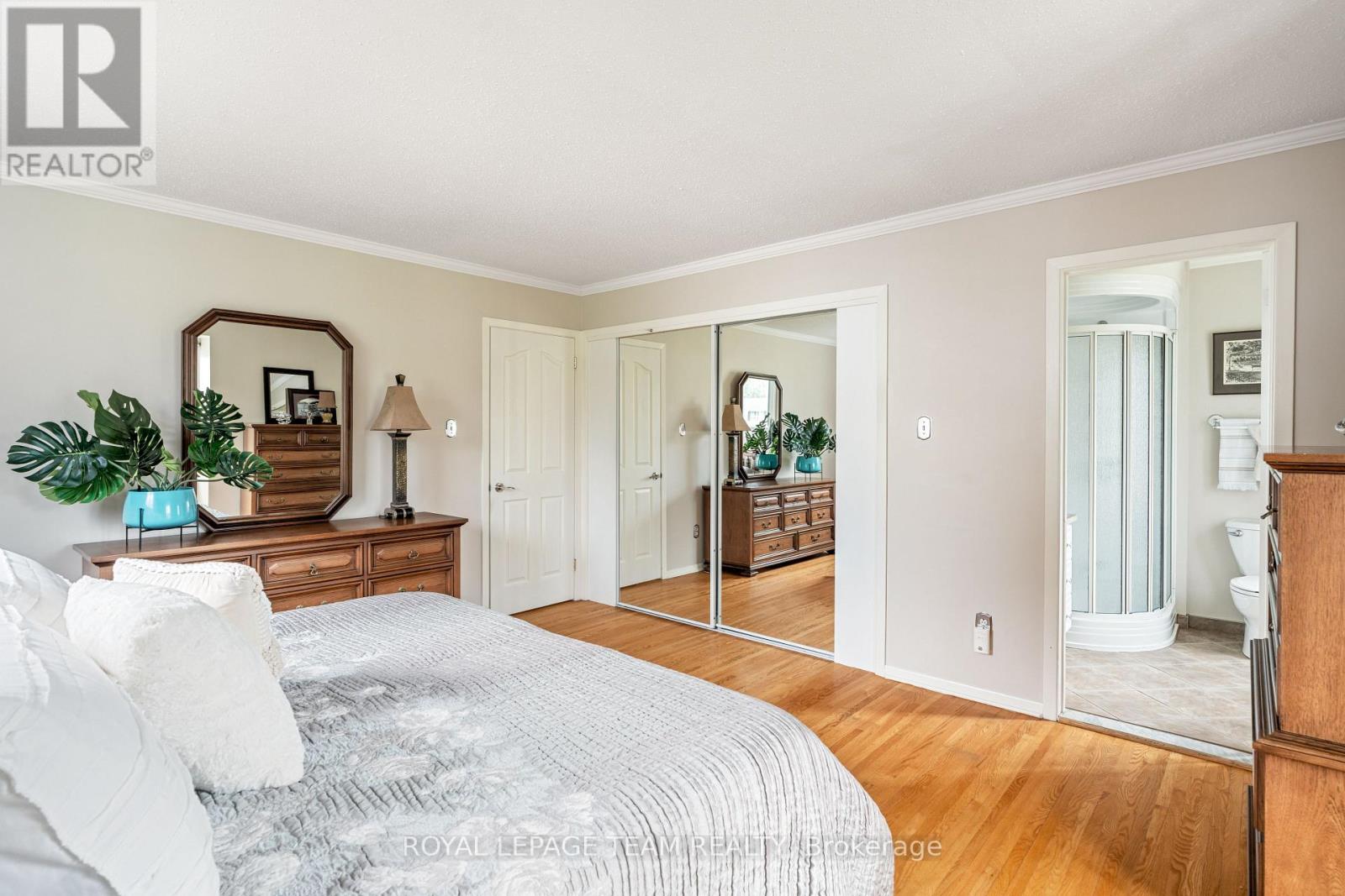 Photo 22 of 2128 Hubbard Crescent, Ottawa ON