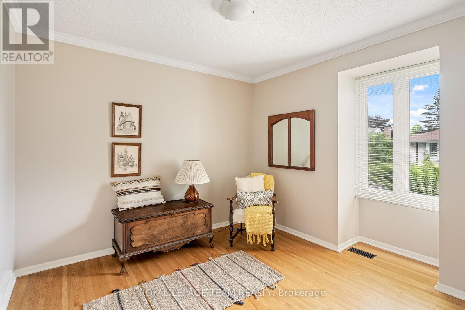 Photo 25 of 2128 Hubbard Crescent, Ottawa ON