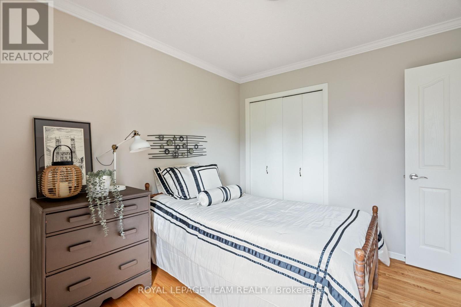 Photo 28 of 2128 Hubbard Crescent, Ottawa ON
