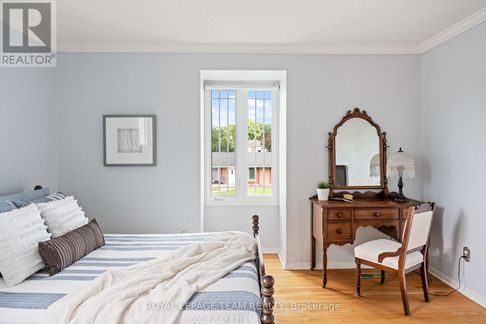 Photo 31 of 2128 Hubbard Crescent, Ottawa ON