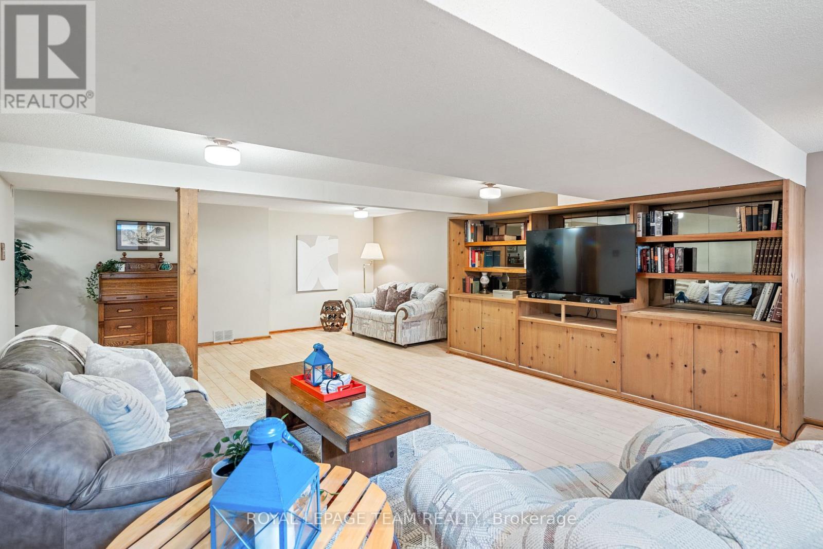 Photo 36 of 2128 Hubbard Crescent, Ottawa ON