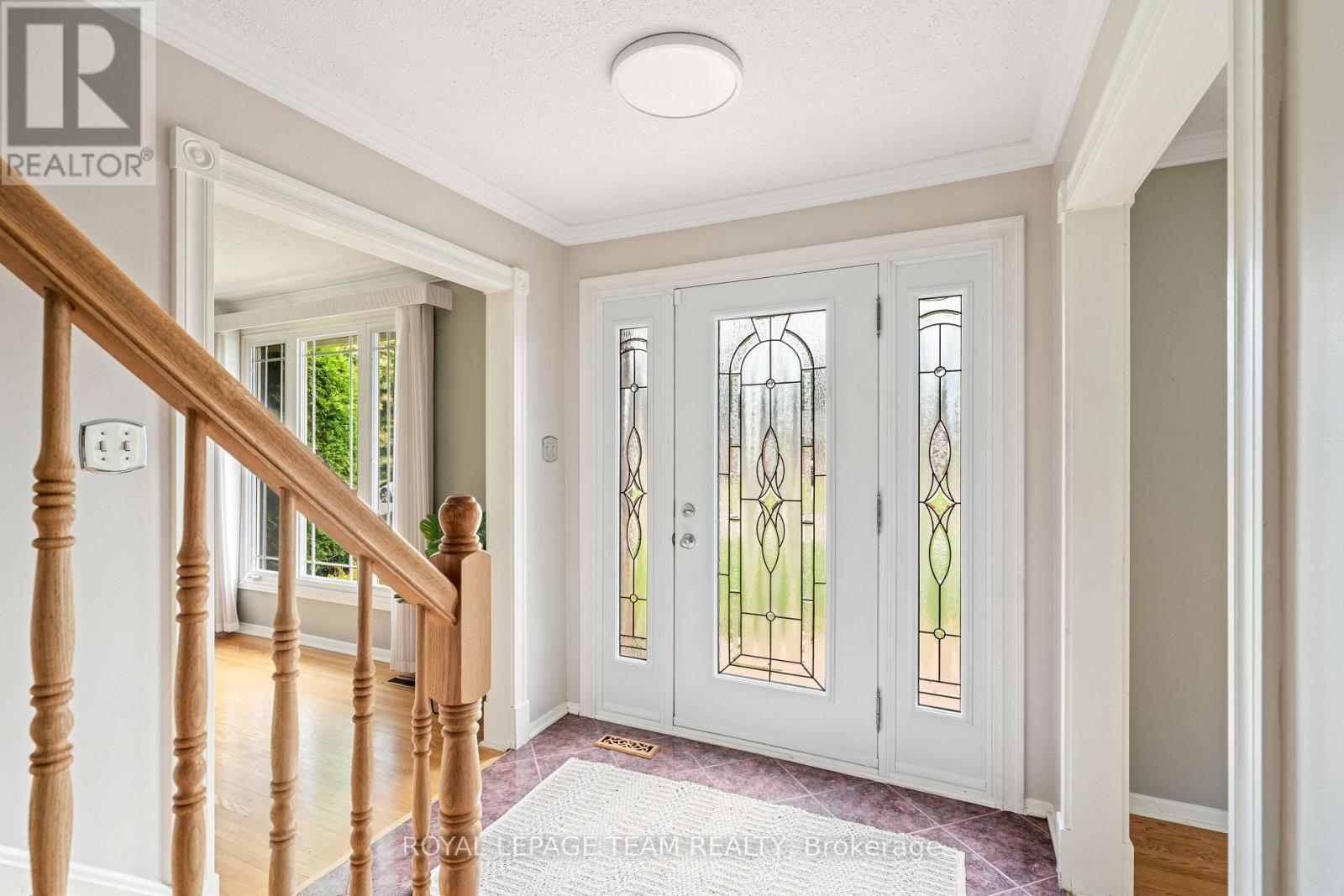 Photo 37 of 2128 Hubbard Crescent, Ottawa ON