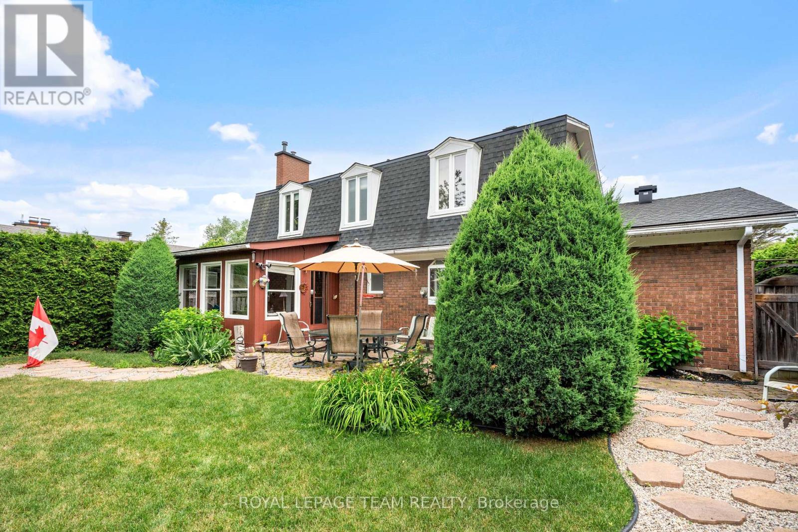 Photo 39 of 2128 Hubbard Crescent, Ottawa ON