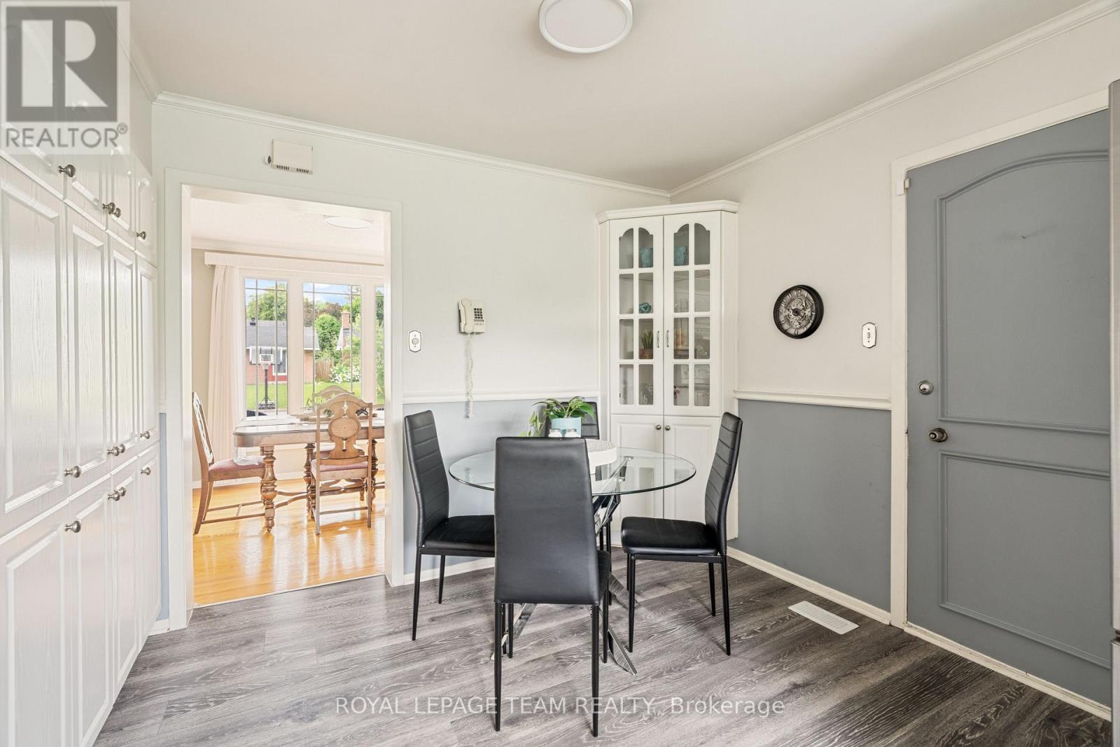 Photo 7 of 2128 Hubbard Crescent, Ottawa ON