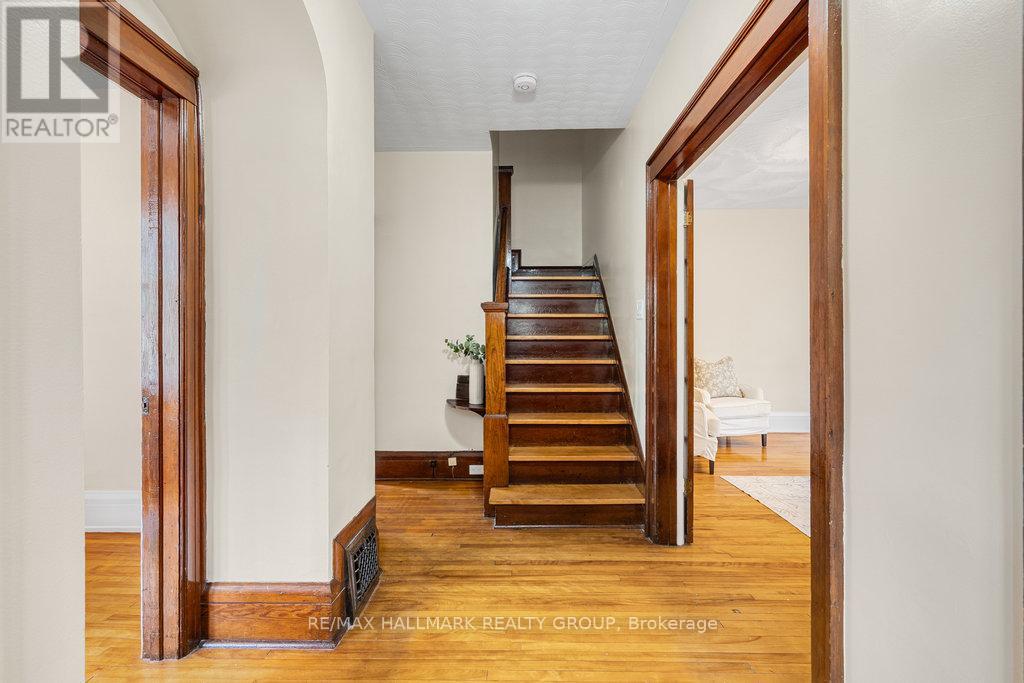 Photo 16 of 386 First Avenue, Ottawa ON
