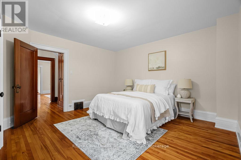 Photo 19 of 386 First Avenue, Ottawa ON