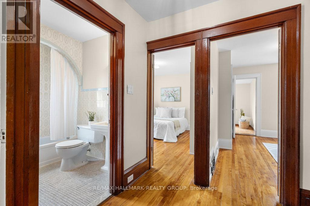 Photo 21 of 386 First Avenue, Ottawa ON