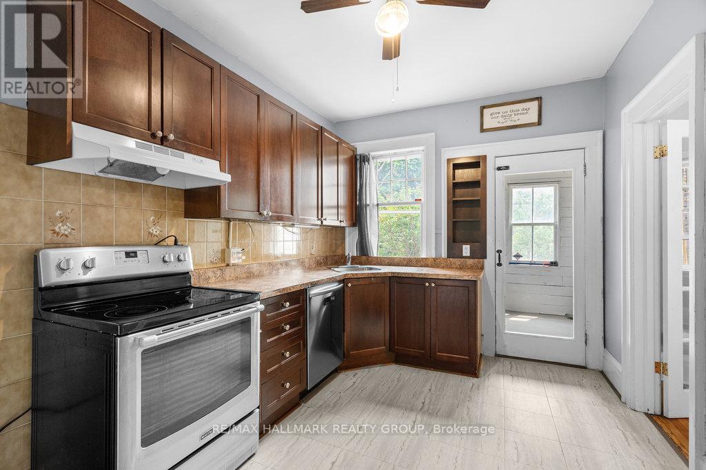 Photo 12 of 388 First Avenue, Ottawa ON