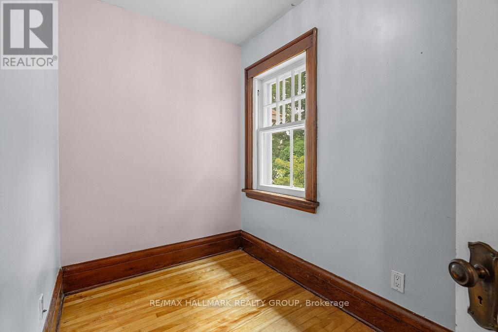 Photo 16 of 388 First Avenue, Ottawa ON