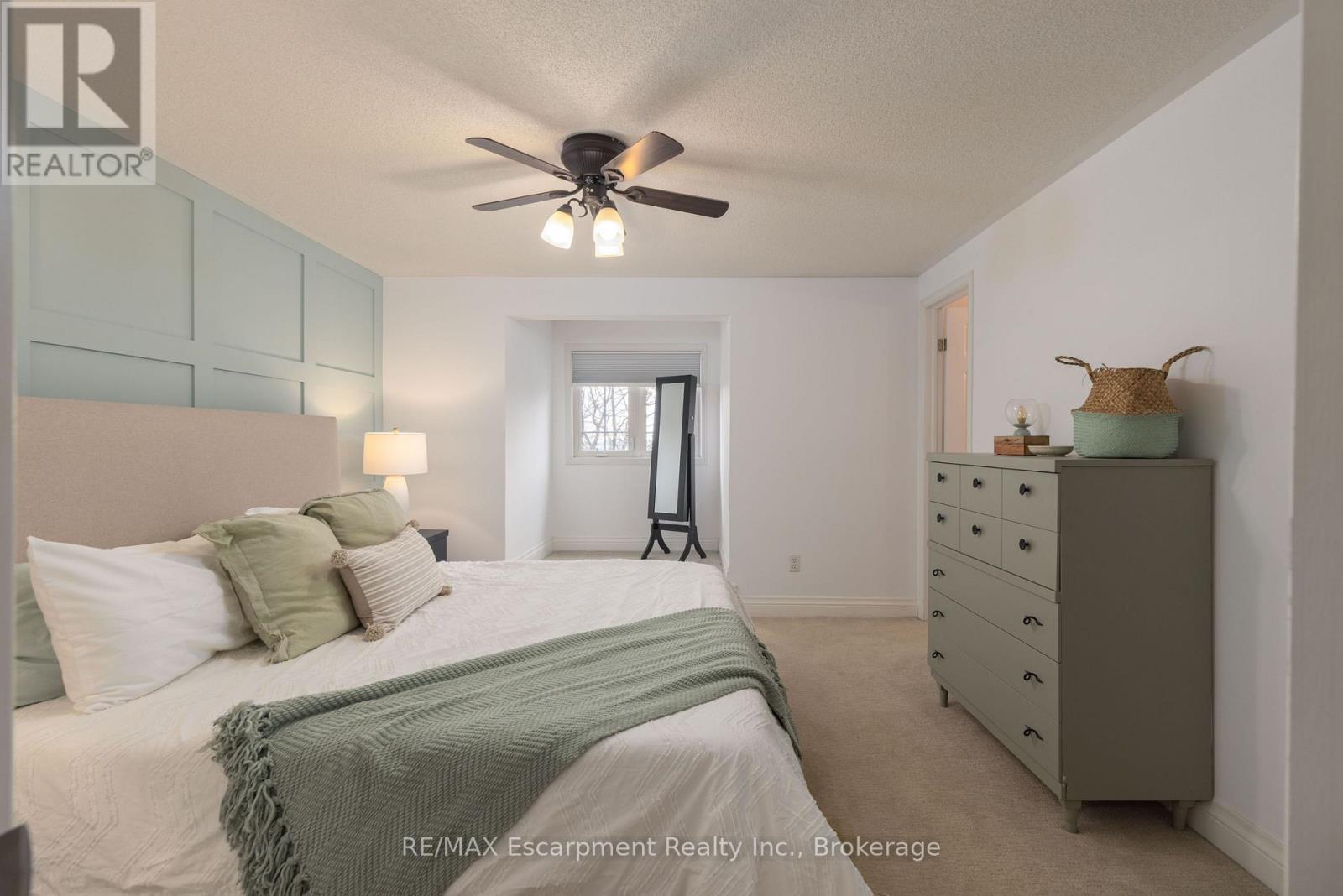 Photo 12 of 65 Fairwood Place, Burlington ON