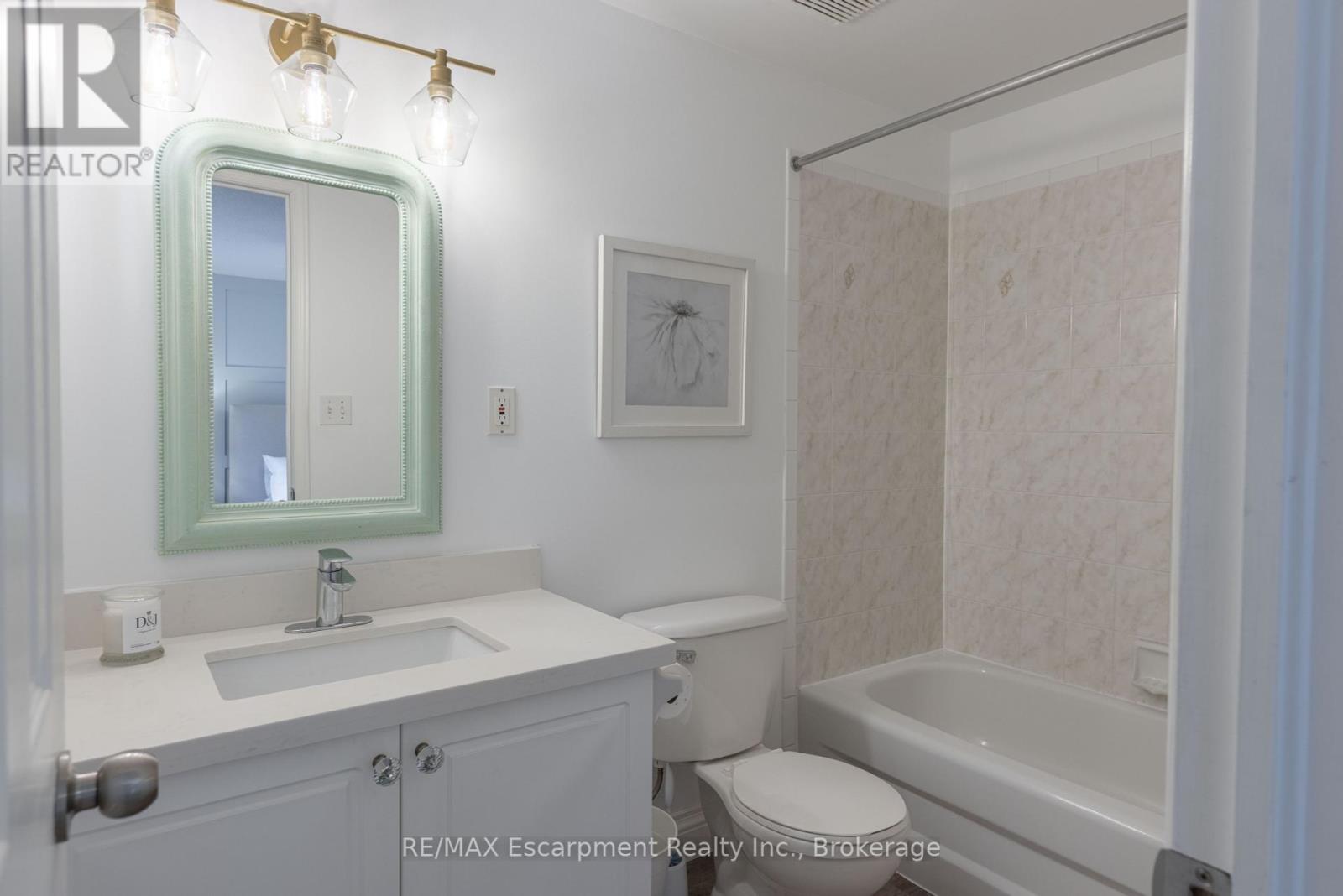 Photo 14 of 65 Fairwood Place, Burlington ON