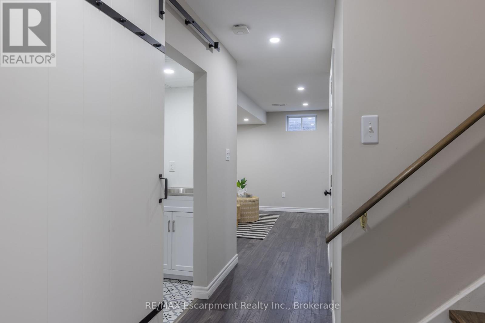 Photo 18 of 65 Fairwood Place, Burlington ON