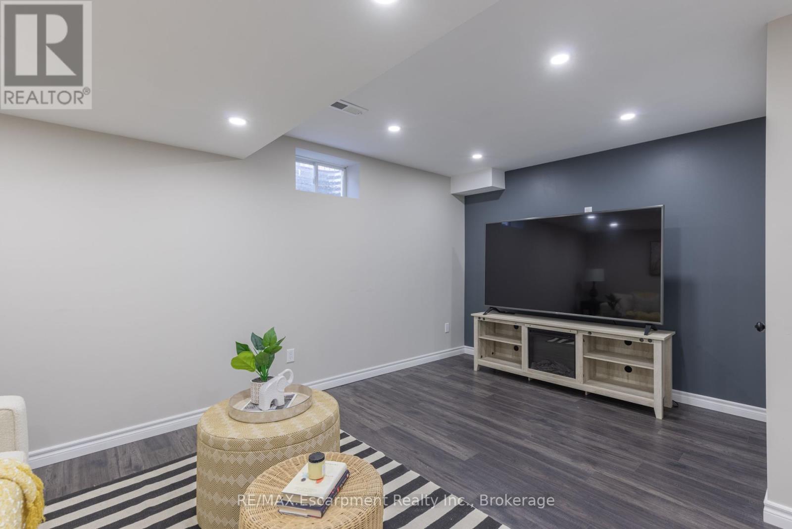 Photo 20 of 65 Fairwood Place, Burlington ON