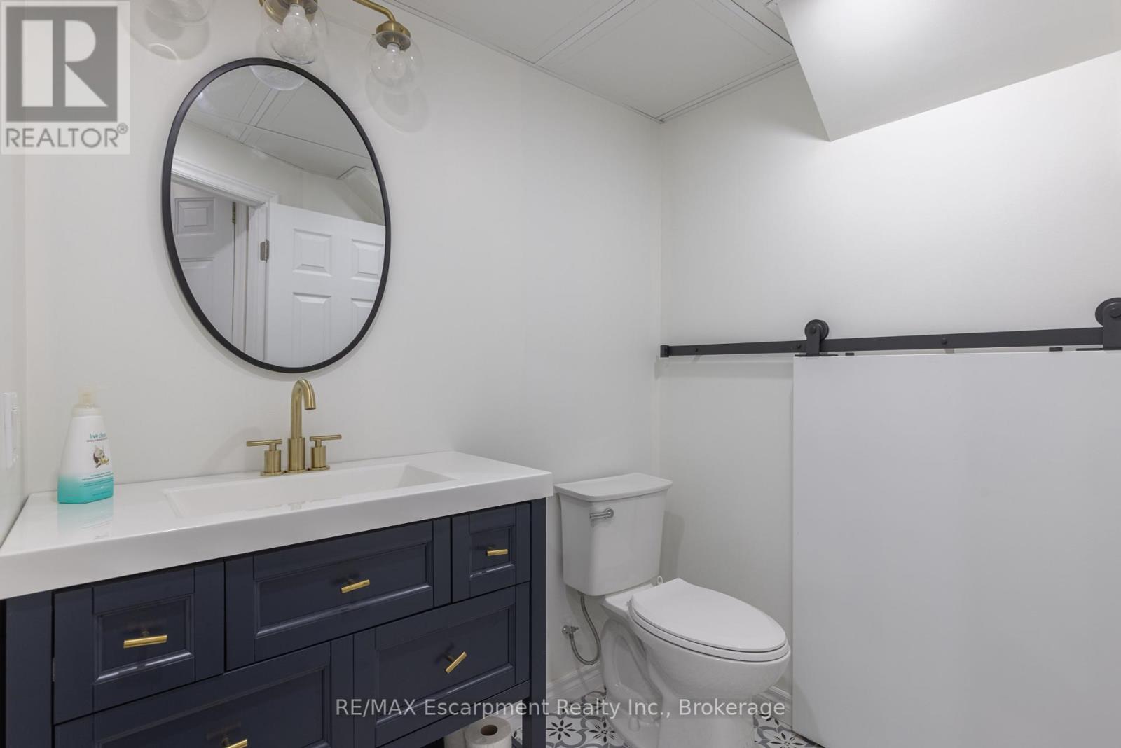 Photo 21 of 65 Fairwood Place, Burlington ON