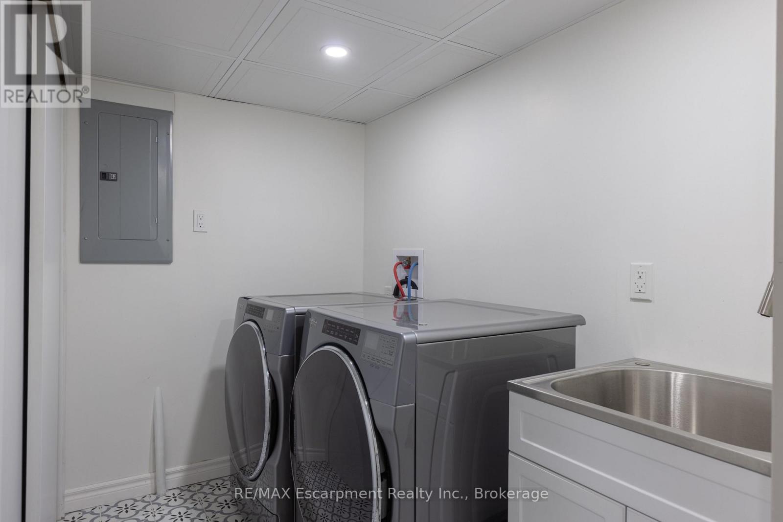 Photo 22 of 65 Fairwood Place, Burlington ON