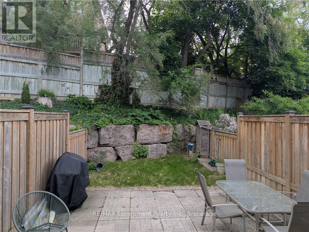 Photo 23 of 65 Fairwood Place, Burlington ON