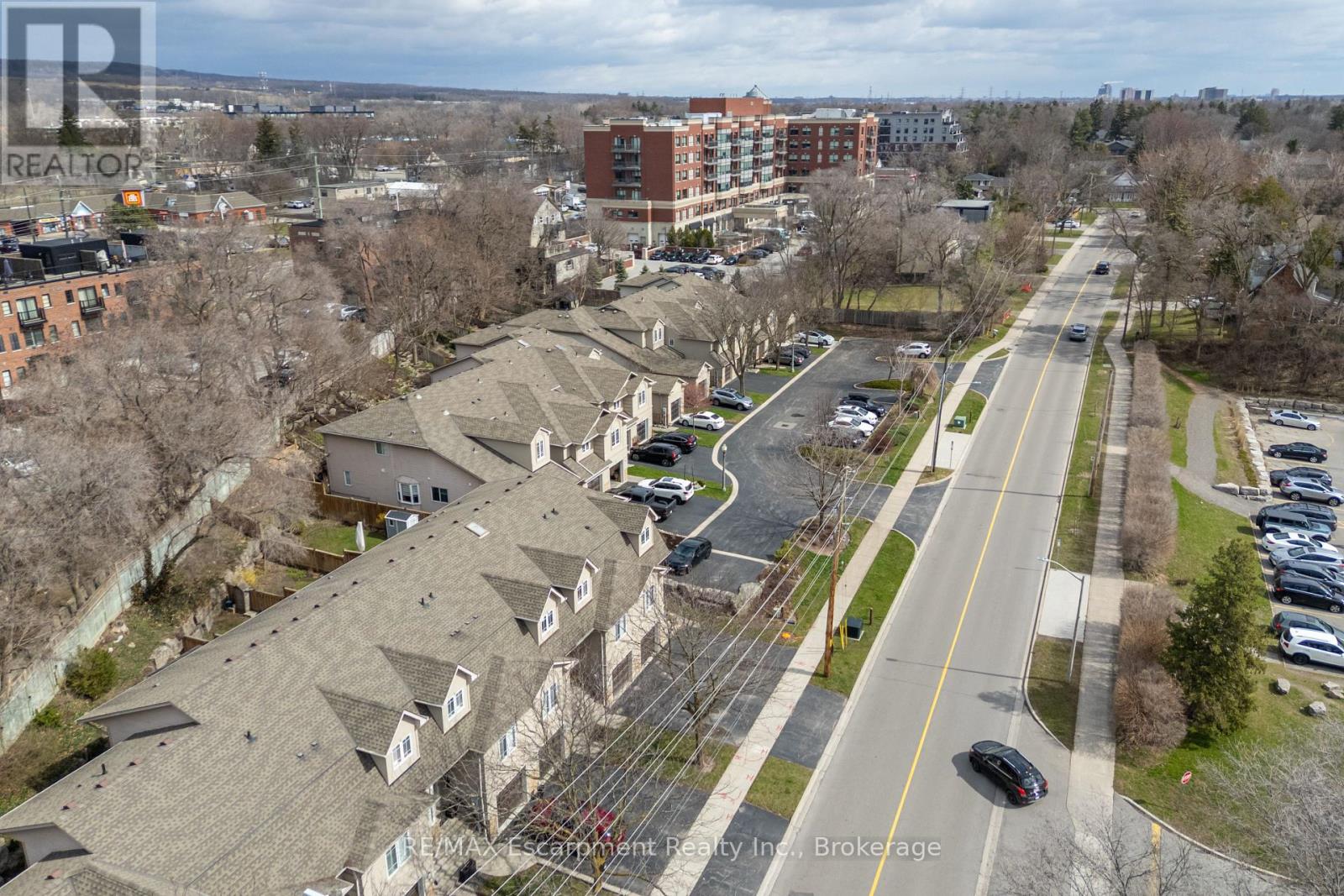 Photo 26 of 65 Fairwood Place, Burlington ON