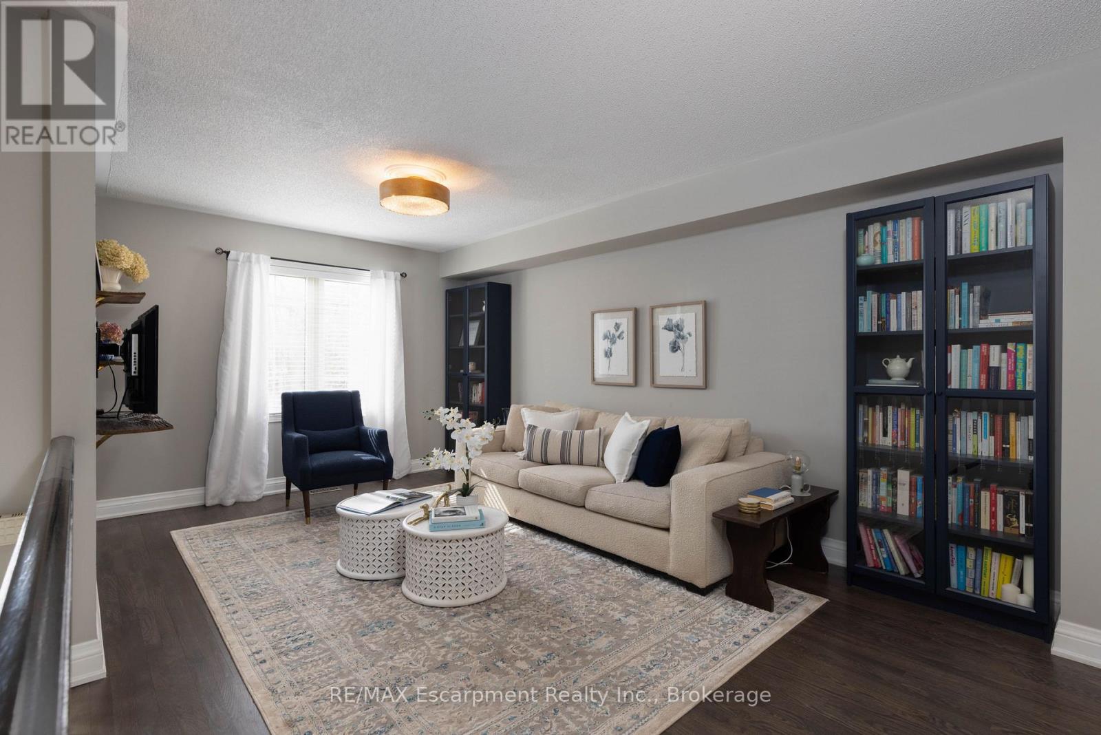 Photo 4 of 65 Fairwood Place, Burlington ON