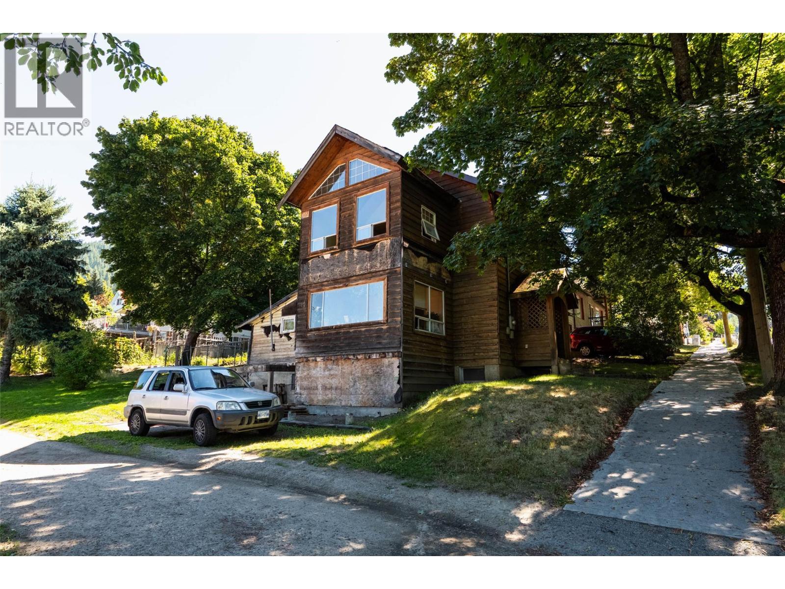 Photo 28 of 1417 Stanley Street, Nelson BC
