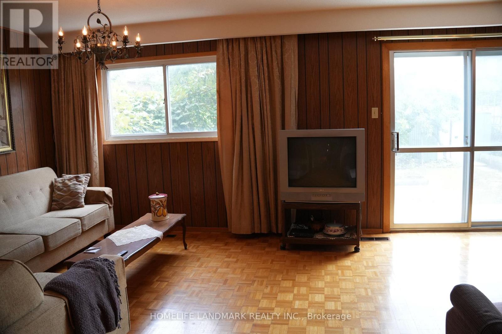 Photo 20 of 57 Navaho Drive, Toronto ON