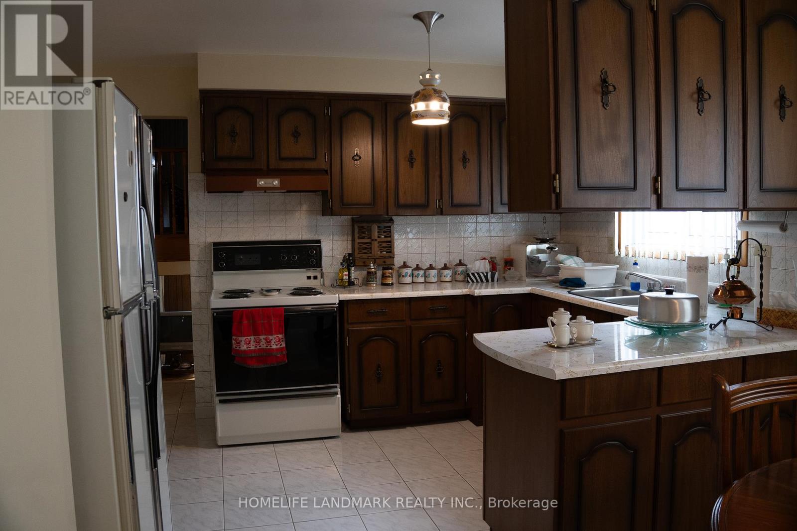 Photo 10 of 57 Navaho Drive, Toronto ON