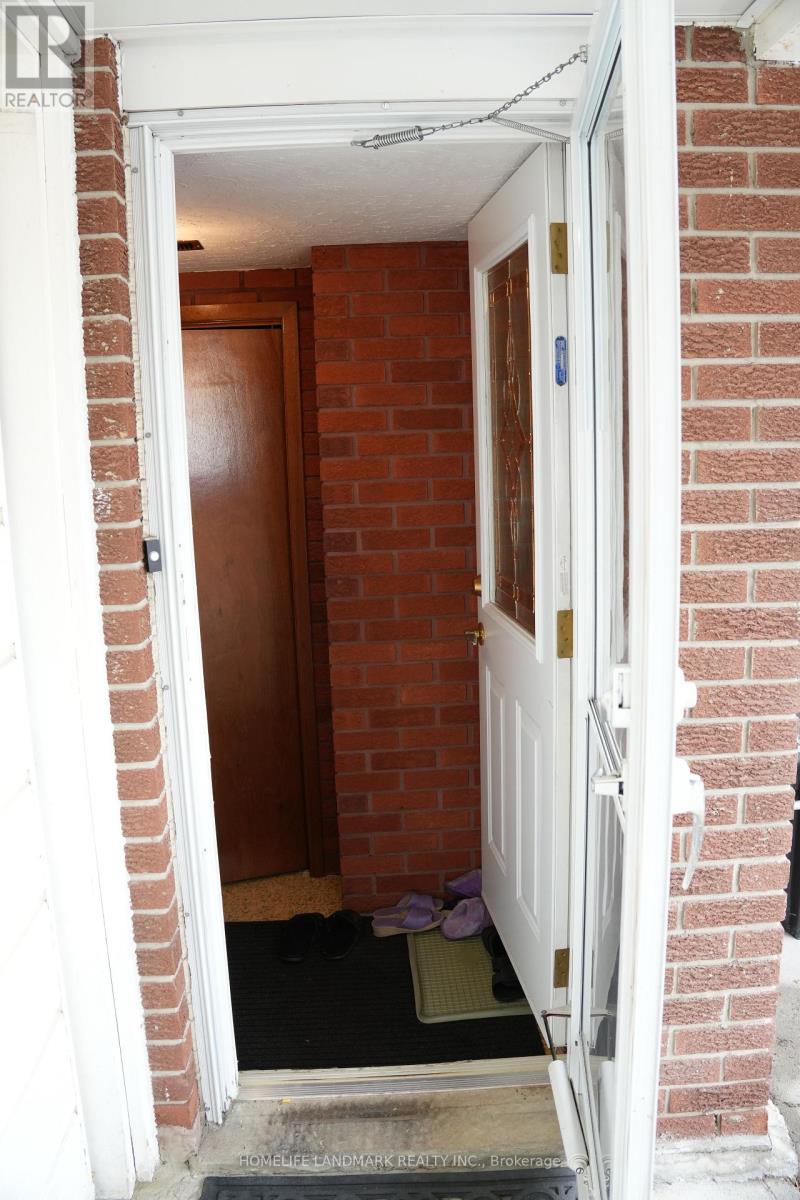 Photo 28 of 57 Navaho Drive, Toronto ON