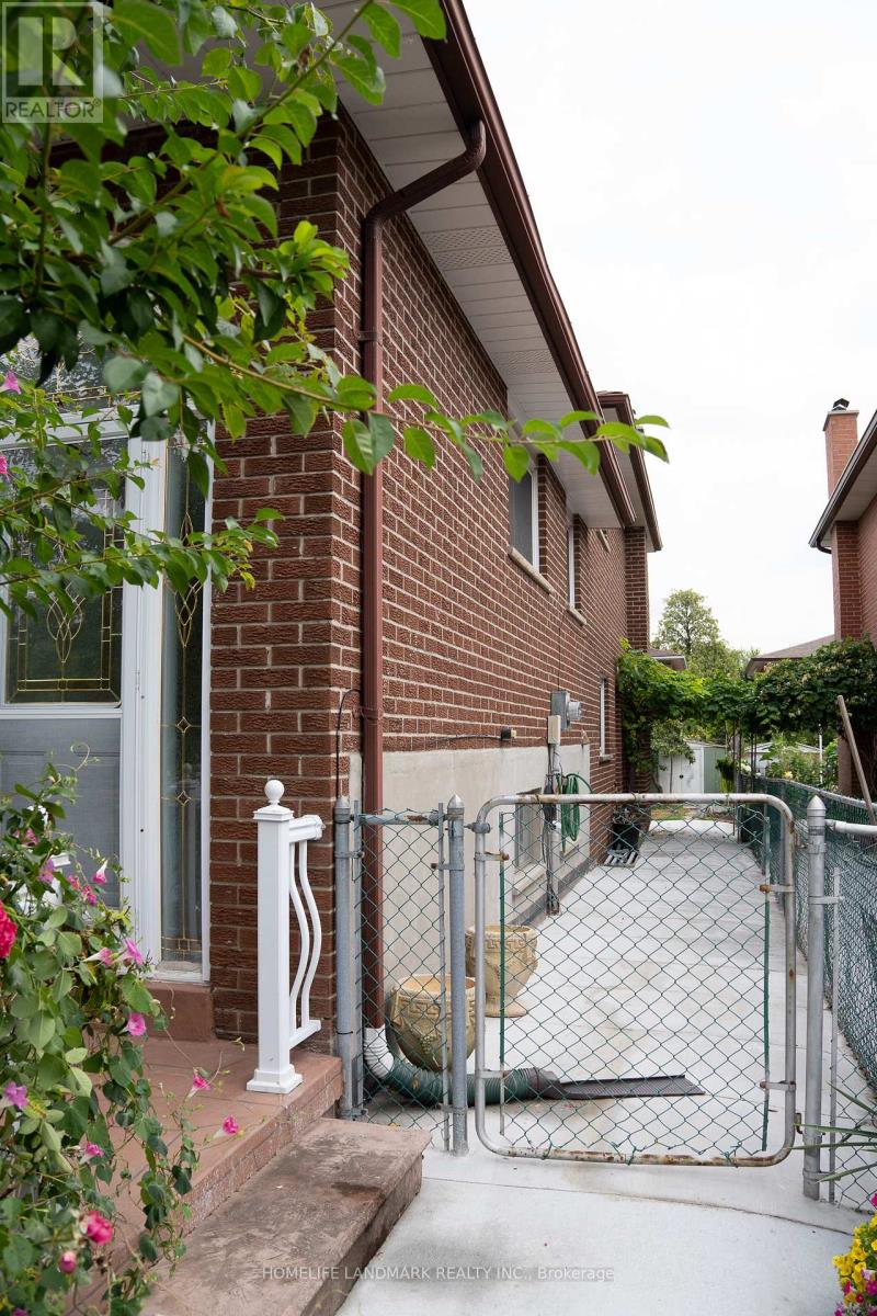 Photo 35 of 57 Navaho Drive, Toronto ON