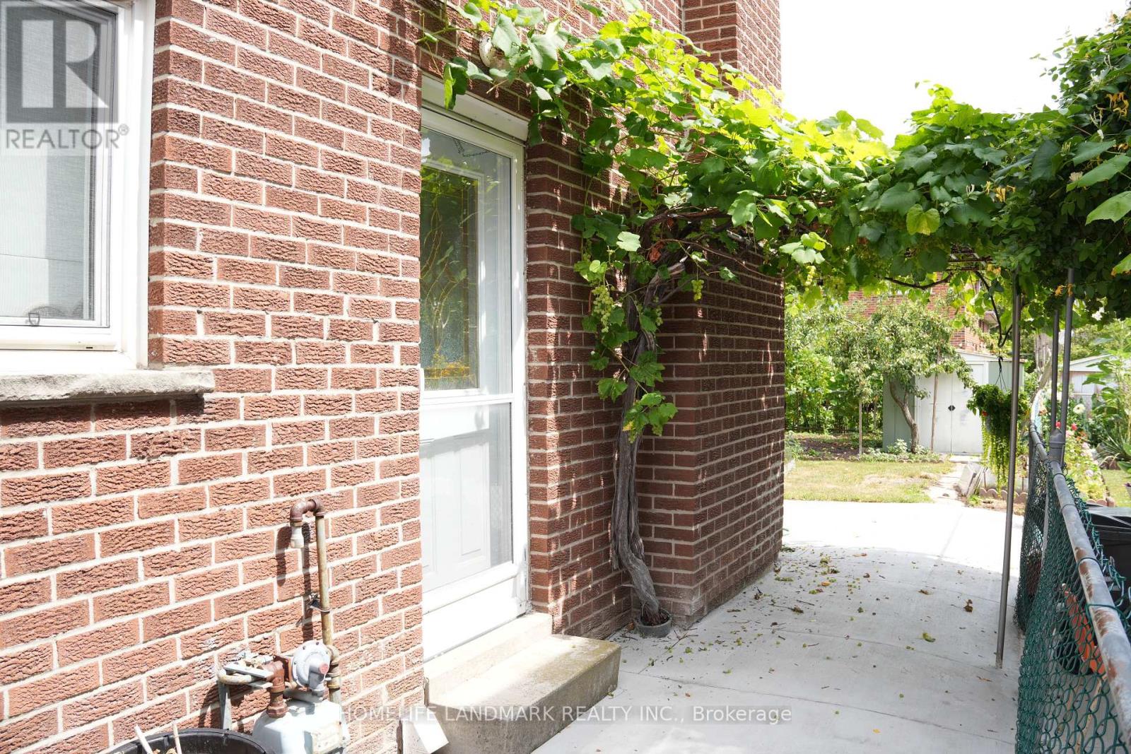 Photo 36 of 57 Navaho Drive, Toronto ON