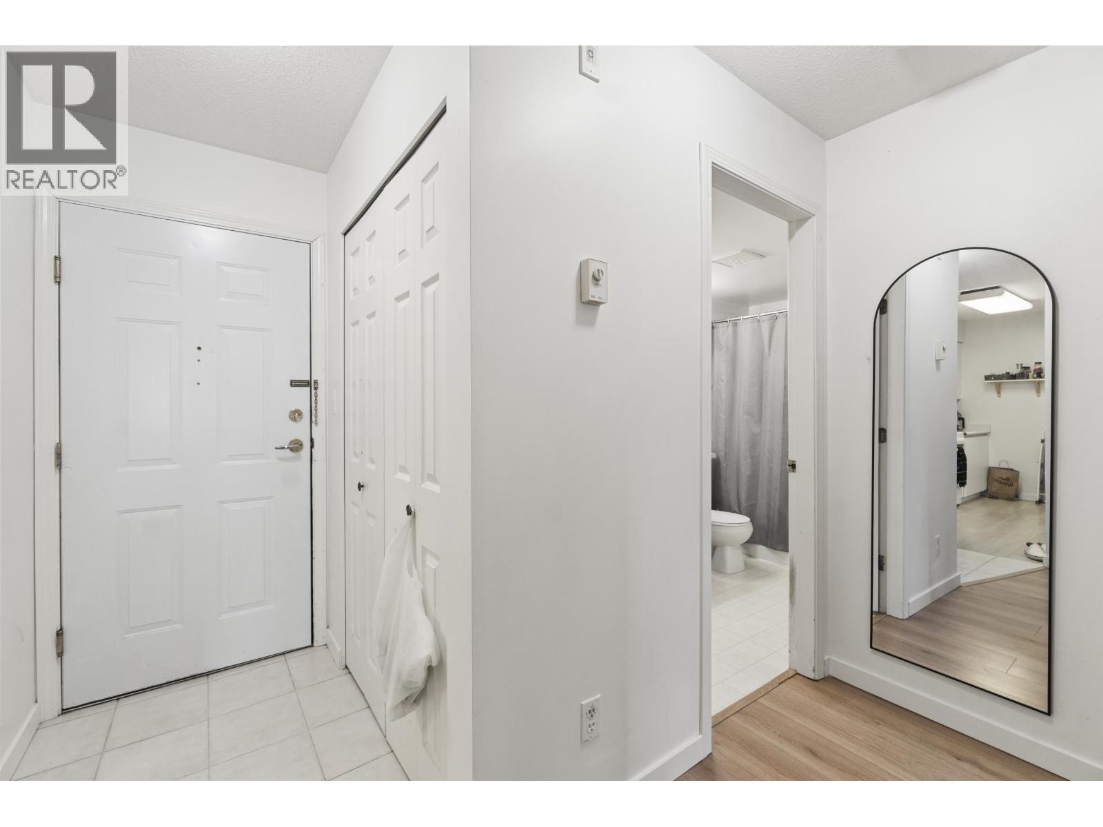 Photo 3 of 301 4990 Mcgeer Street, Vancouver BC