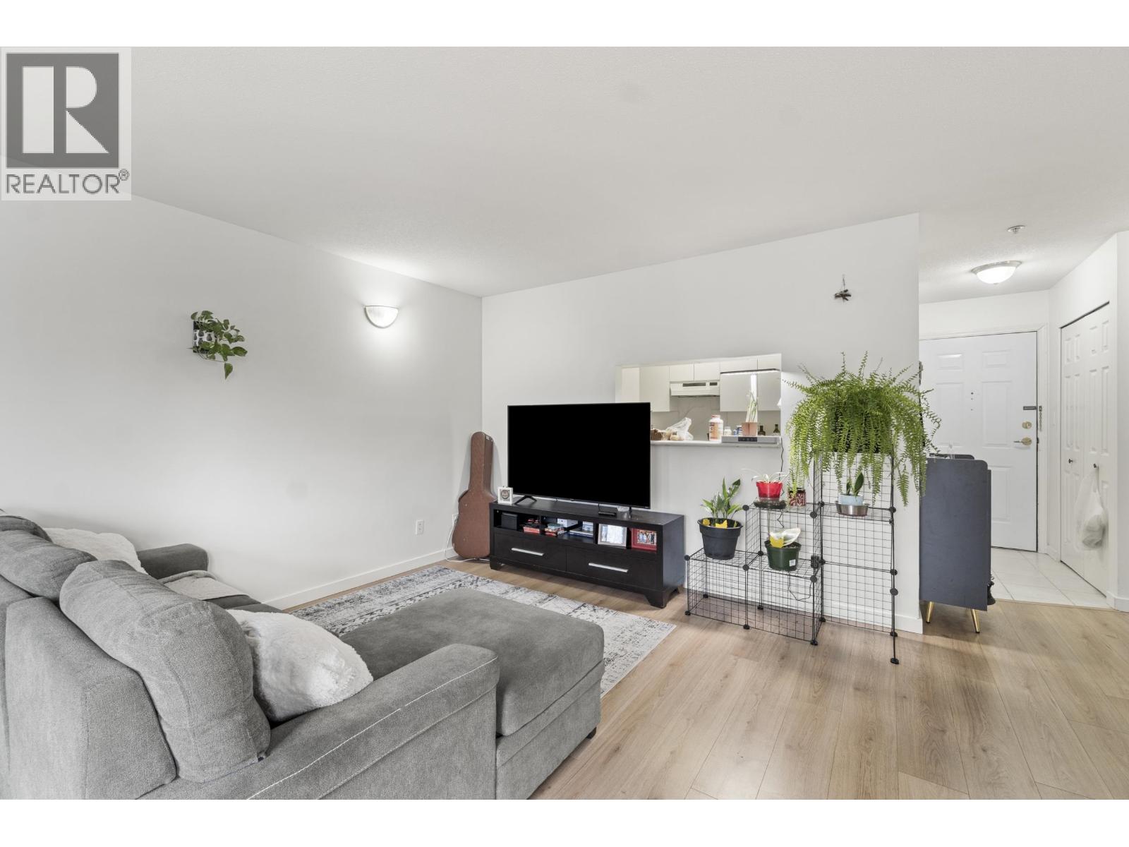 Photo 9 of 301 4990 Mcgeer Street, Vancouver BC