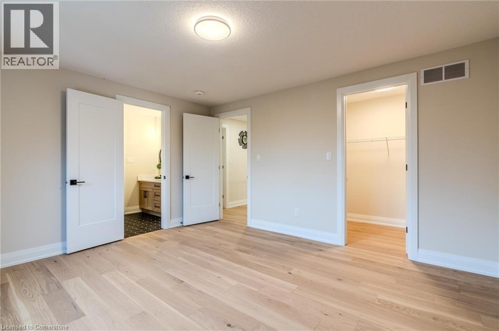 Photo 32 of 7 Bartlett Avenue, Grimsby ON