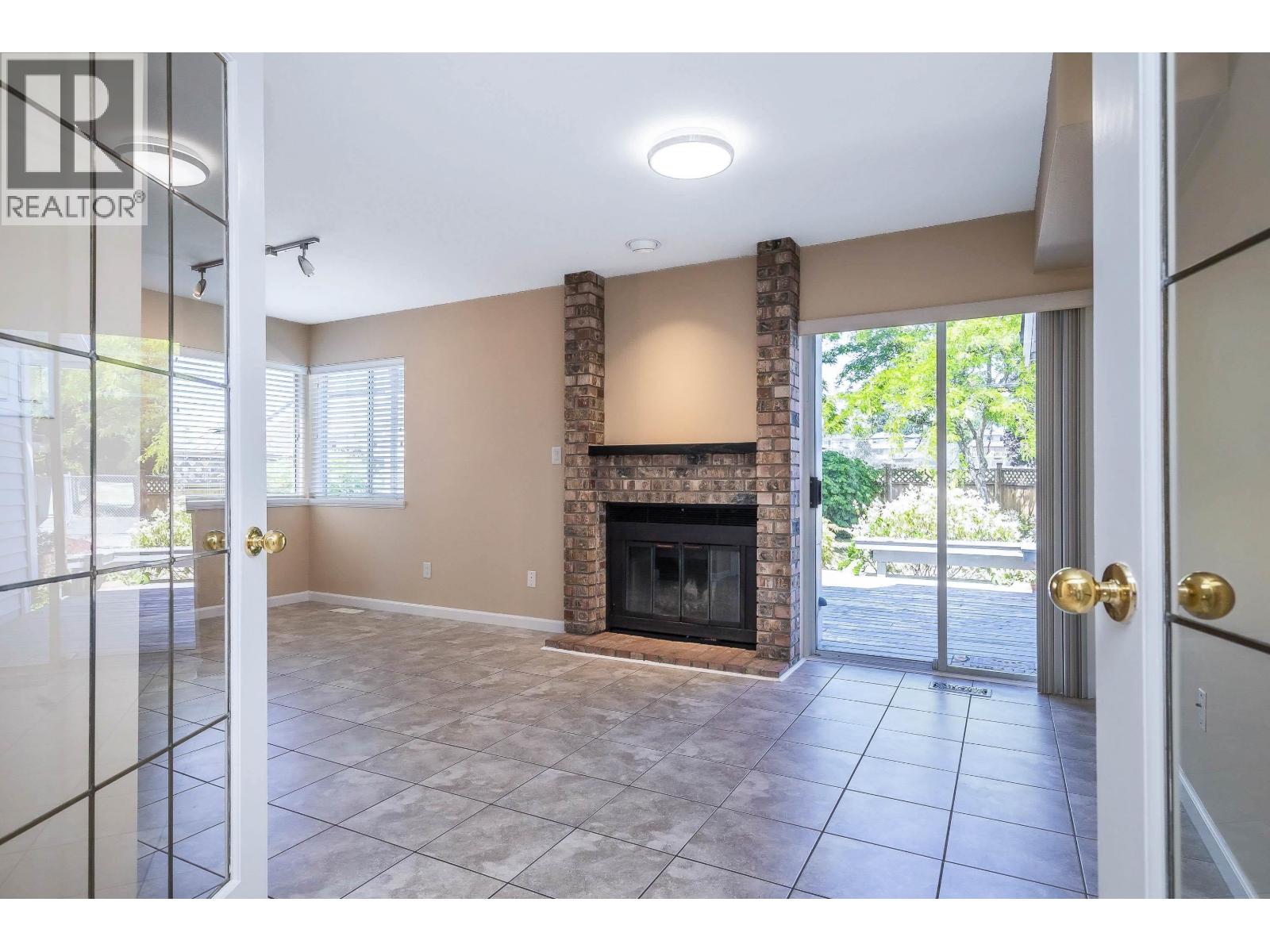 Photo 8 of 915 Citadel Drive, Port Coquitlam BC
