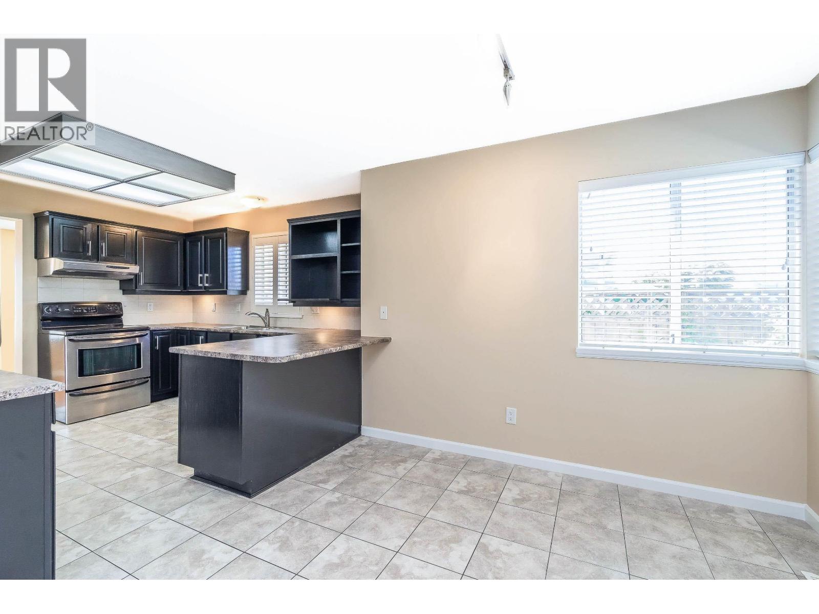 Photo 4 of 915 Citadel Drive, Port Coquitlam BC